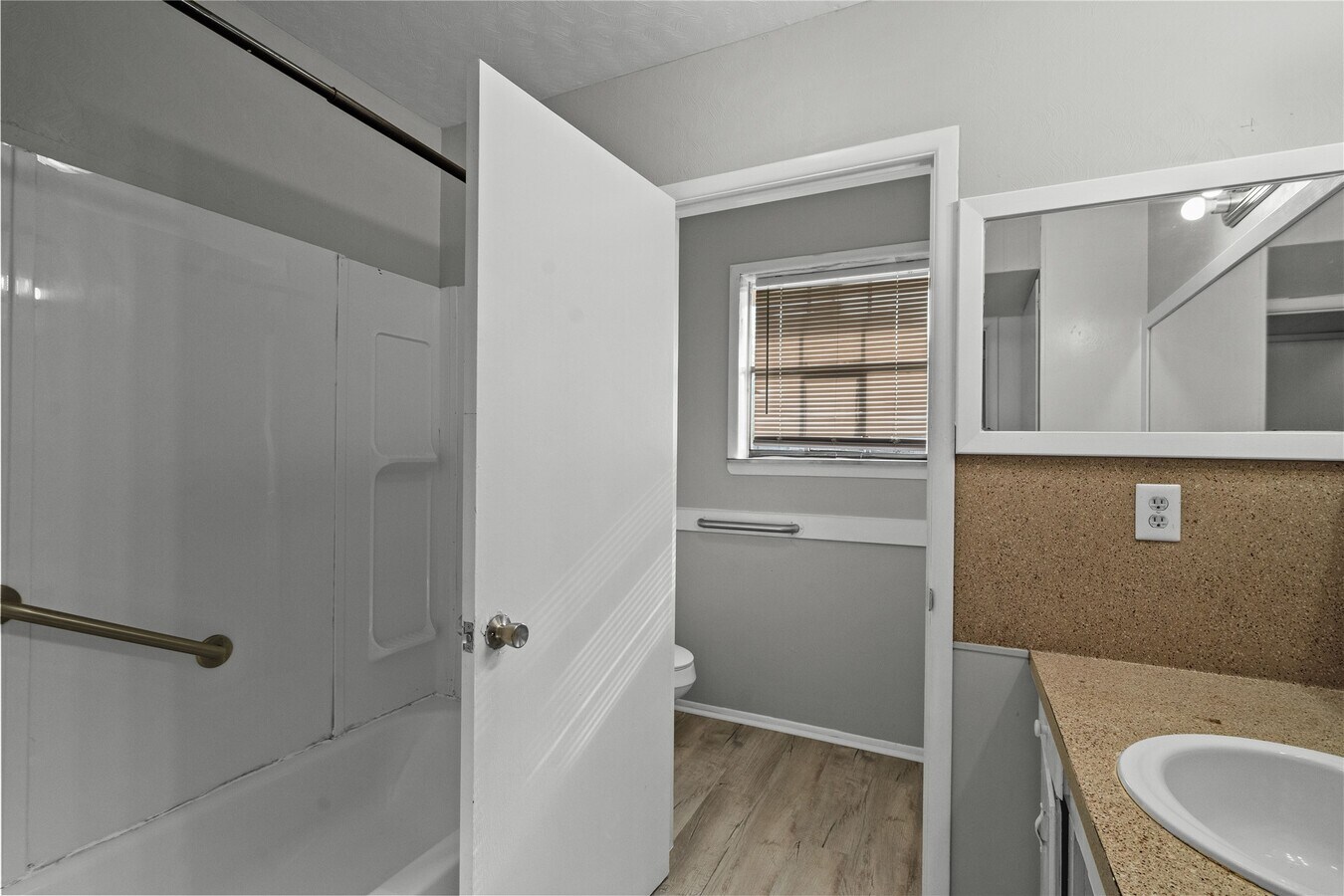 Photo - 2729 Main St Unit 3