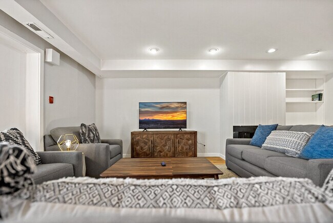 Photo - 3303 Water St NW Unit ID1395461P