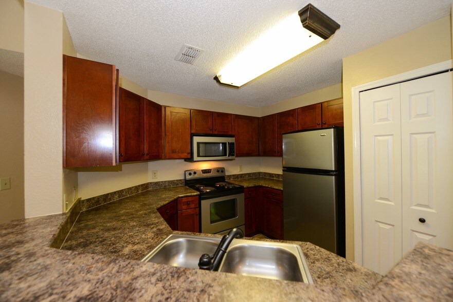 Paradise Island Apartments For Rent in Jacksonville, FL