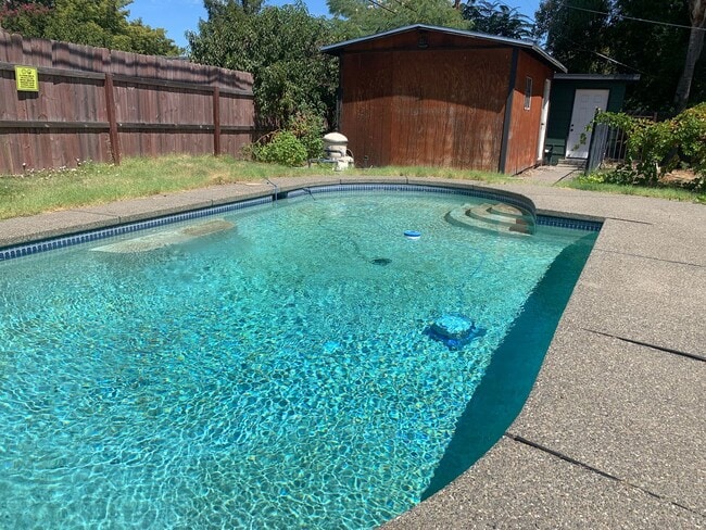 Building Photo - Adorable 3 bedroom home with pool and garden