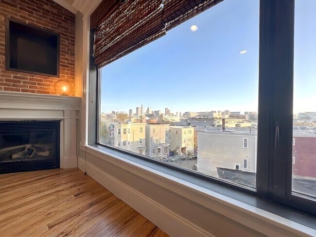 Photo - 410 E 3rd St Unit 3