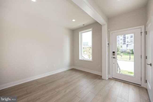 Building Photo - 903 Laurens Aly Rental