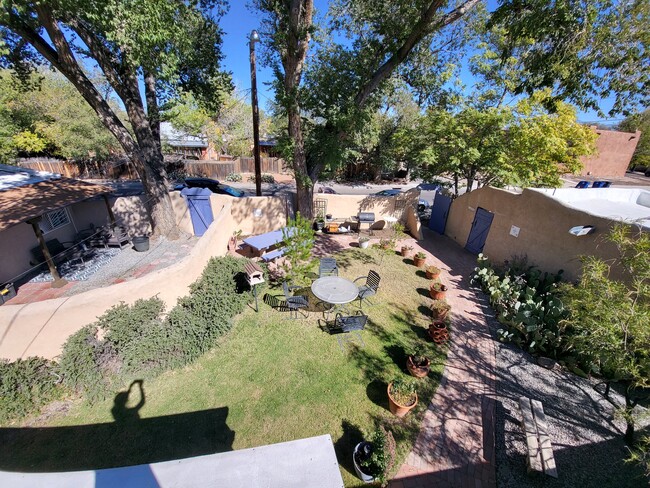 Courtyards - 1510 Fruit Ave NW Casa Adosada