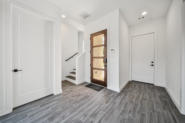 Photo - 815 W 17th St