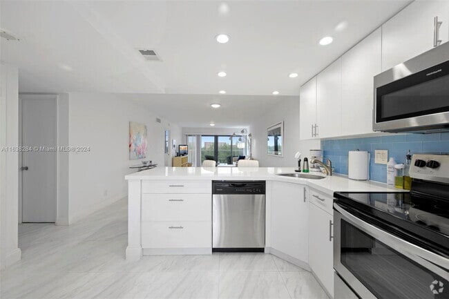 Building Photo - 1401 N Riverside Dr Unit 1401 Rental