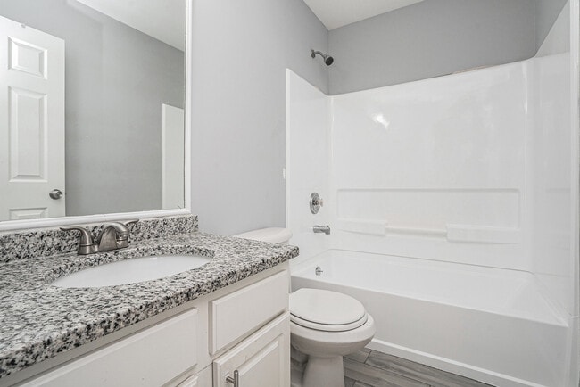 Photo - 3289 Saville St SW