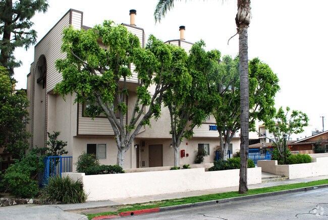 French Park Apartments - French Park Apartments