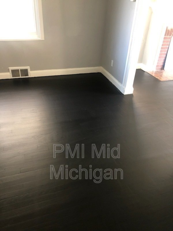 Photo - 9717 Balfour Rd