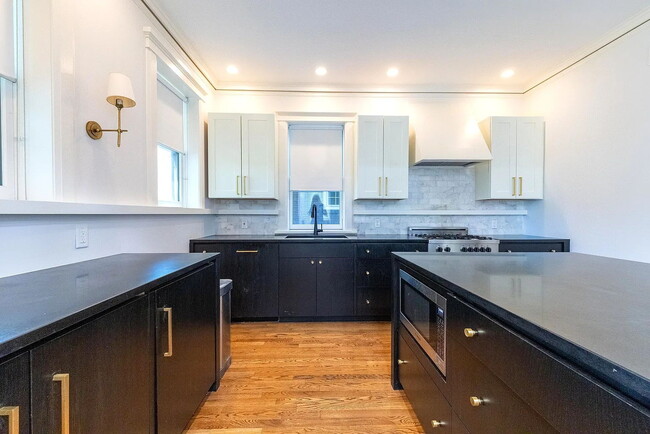 Photo - Gorgeous U-City Pershing Ave 4 bedroom/3 bath GEM - Fully Furnished with CLASS AND ELEGANCE - Mus...