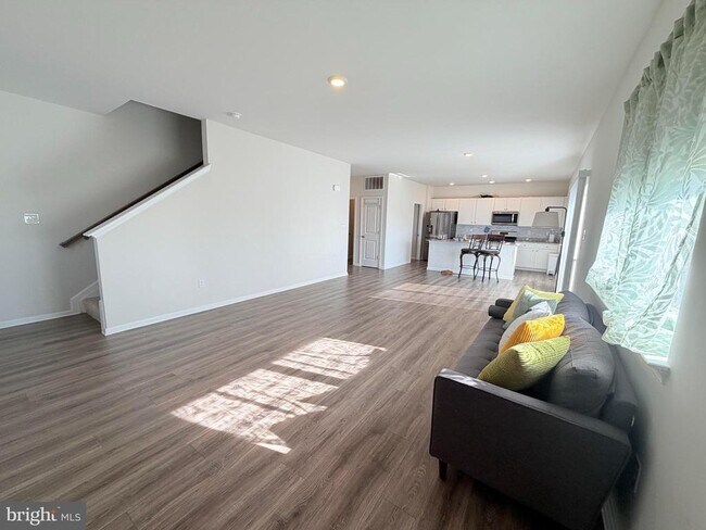 Photo - 1239 Pimpernell Path