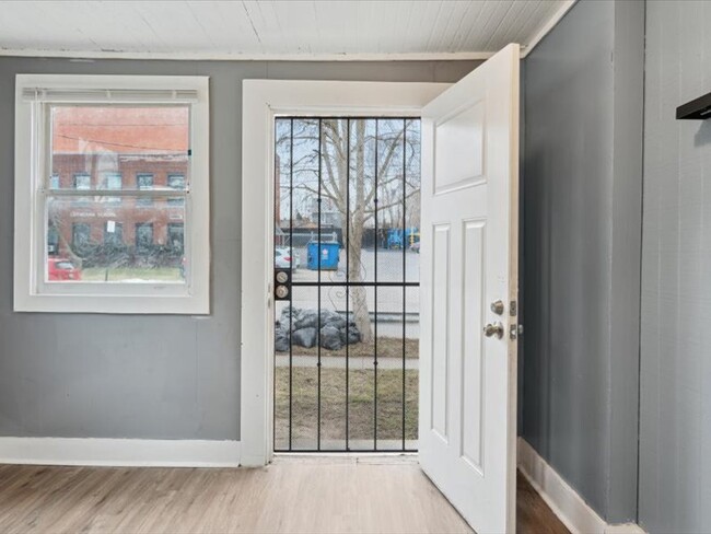 Photo - 4002 Ardmore Ave