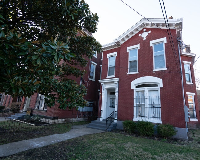 DELIGHTGUL OLD LOUISVILE - 222 E Oak St Unit 3