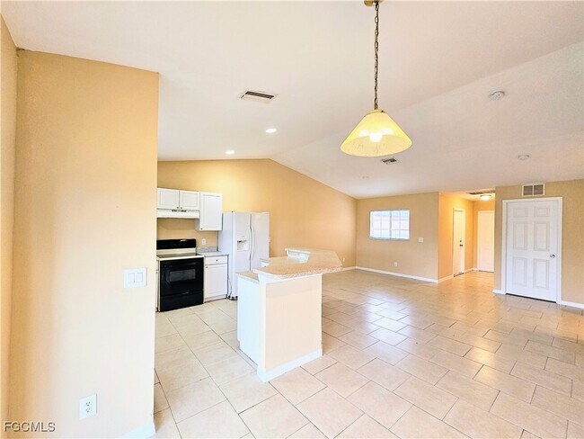 Photo - 1114 Harry Ave S