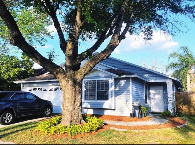 Photo - 1413 Tiverton Dr House