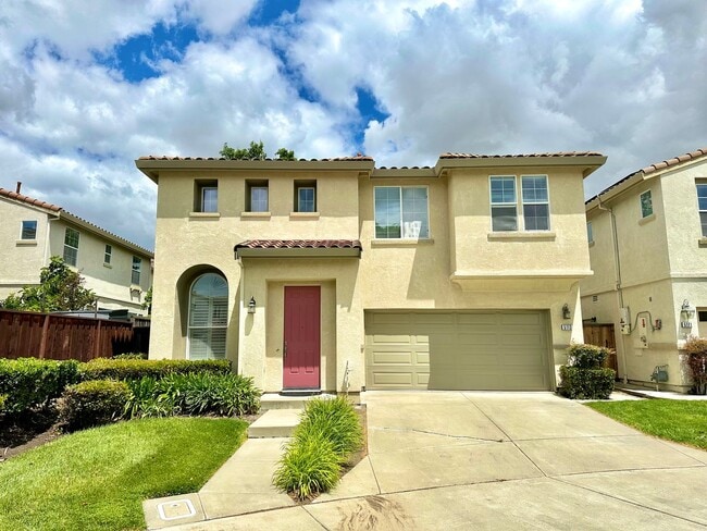 Spacious 4-Bedroom, 2.5-Bathroom Home, Fre... - Spacious 4-Bedroom, 2.5-Bathroom Home, Fre...