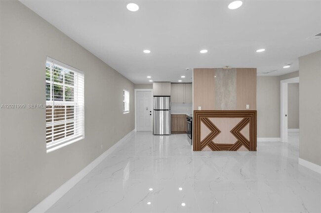 Photo - 1660 W 26th St