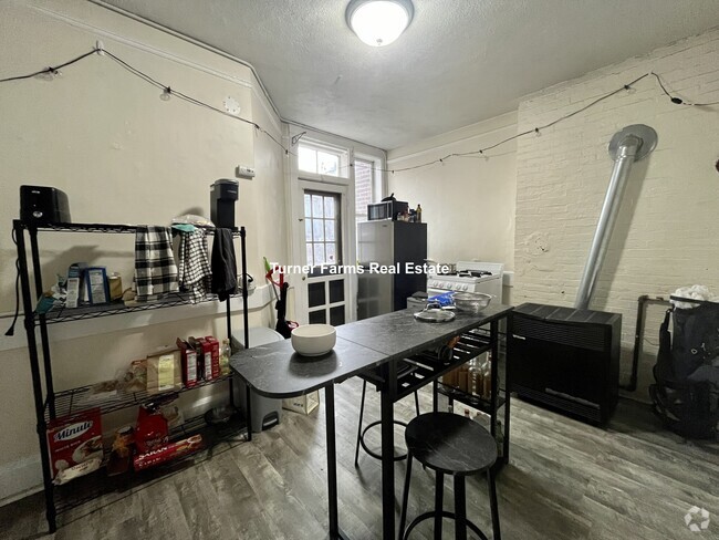 Building Photo - 168 Endicott St Rental