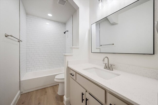 Photo - 805 W Chambers St Unit C