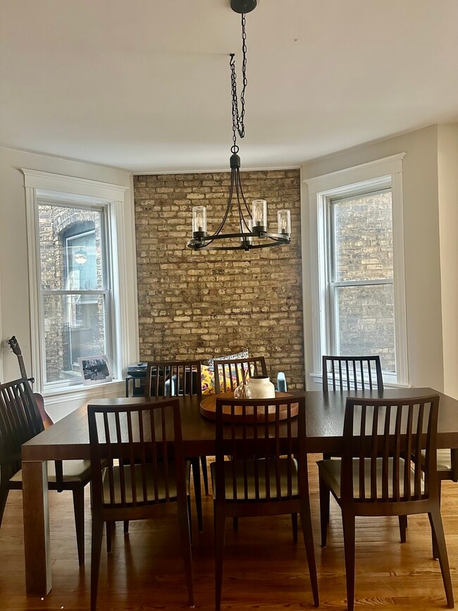 Photo - 3837 N Lakewood Ave Unit 3837 n Lakewood Ave