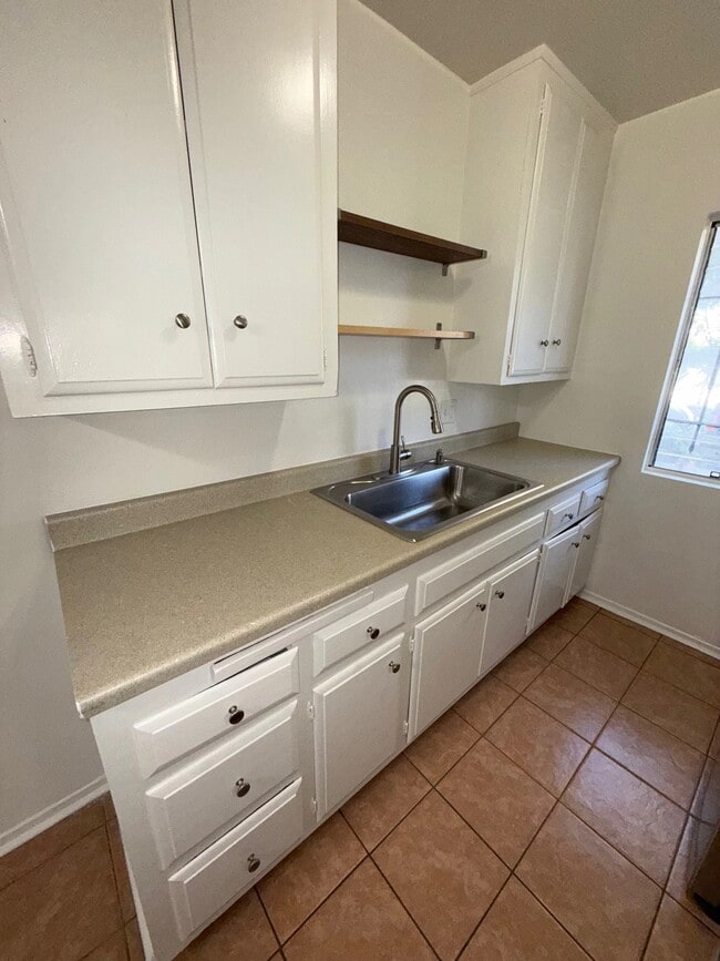 Photo - 1114 W 18th St Unidad 1