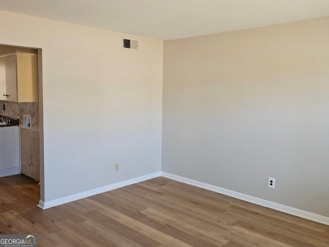 Photo - 6502 Lower Dixie Lake Rd