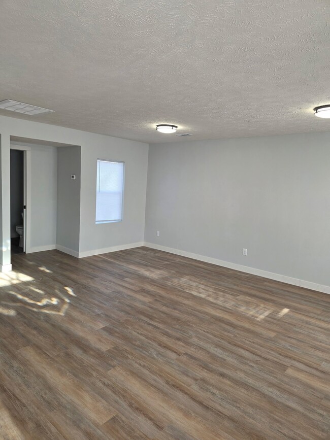 Photo - 2025 N 31st St