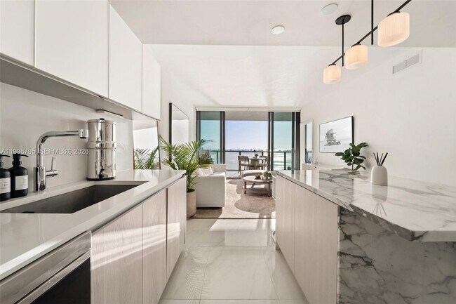 Photo - 3131 NE 7th Ave Unidad 3105