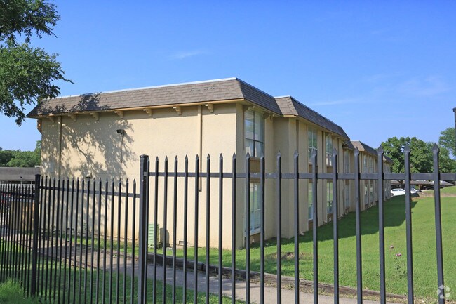 The Residence Of White Rock Lake Apartments For Rent In Dallas Tx Photo The Residence Of White Rock Lake Apartments