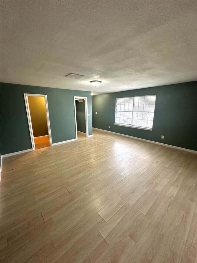 Photo - 8611 Findlay St