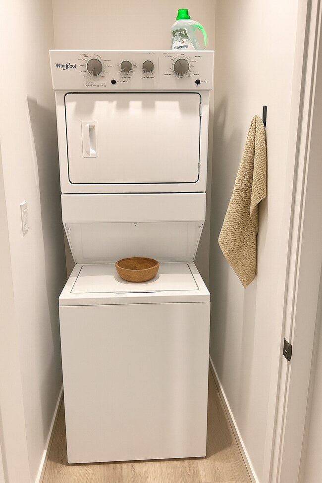 Photo - 7737-174A 174A Ave NW