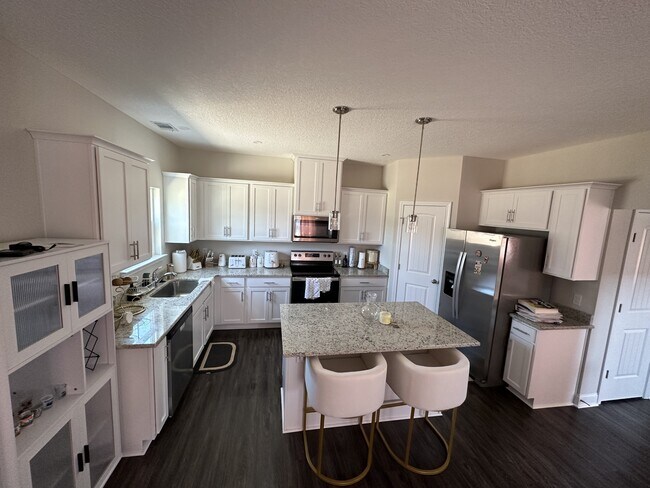 Photo - 544 Abode Ave