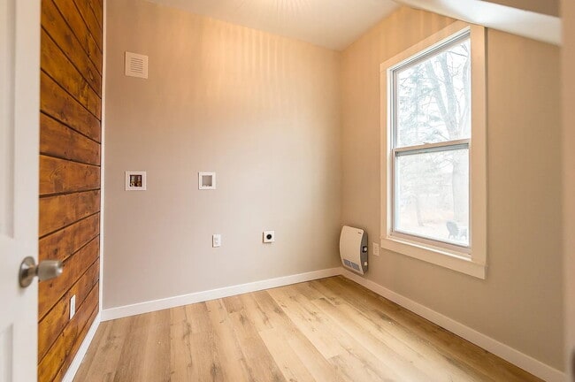 Beautiful 2-Bedroom Apartment – Quiet, Private Setting in Westbrook, Available September 1st