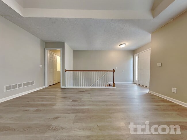 2114 Lindley Ln