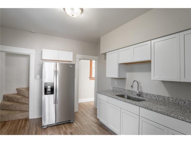 Photo - 188 Wyoming St E