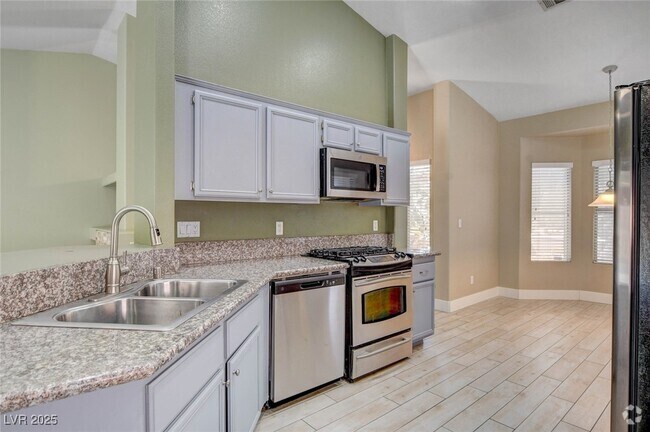 Building Photo - 1852 Mt Carmel Ave Rental