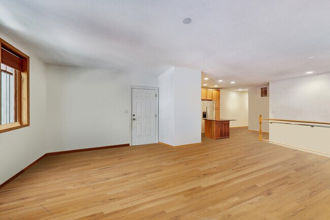 Photo - 917 W Lakeside Pl Unit 1W