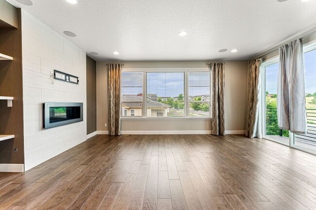 Photo - Modern End Unit in the Meadows!