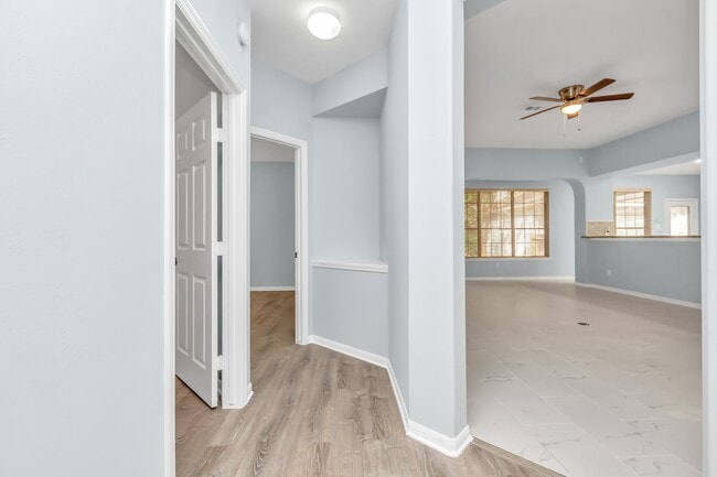 Building Photo - 19 Long Springs Pl