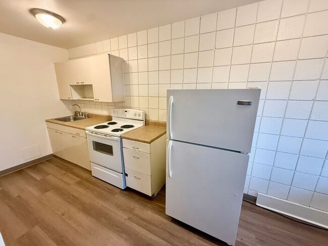 Photo - Move in specials - Pick One - 1st month free or $100 off monthly rent. Flexible lease terms are a...