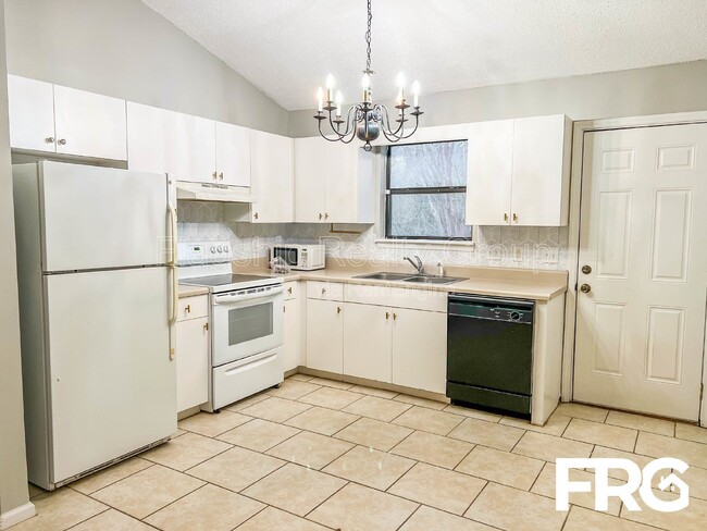 Photo - 205 Wyndham Cir