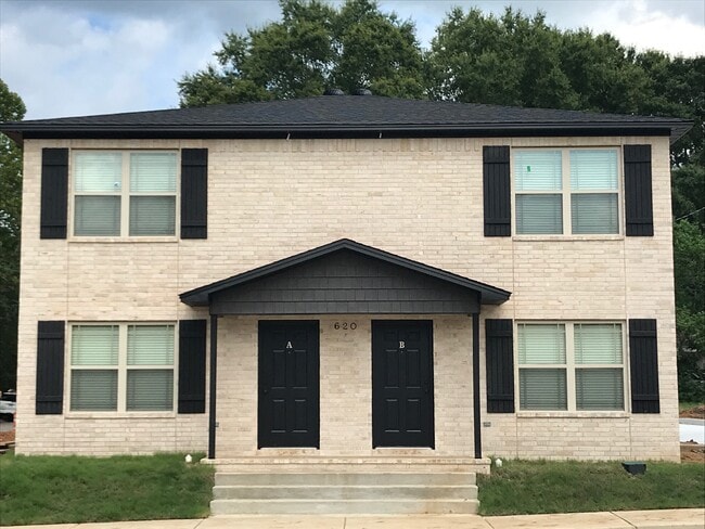Photo - 620 E F St