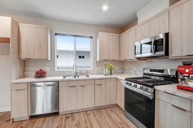 Photo - 5501 Laurel Canyon Blvd