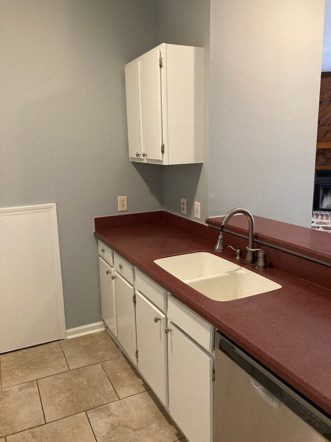 Photo - 13715 Kenner Ave Unidad D