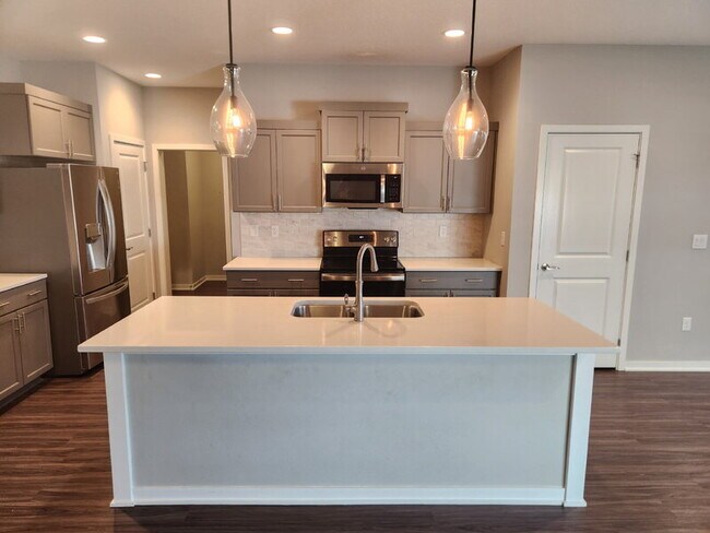 Photo - 524 SW Heritage Ln