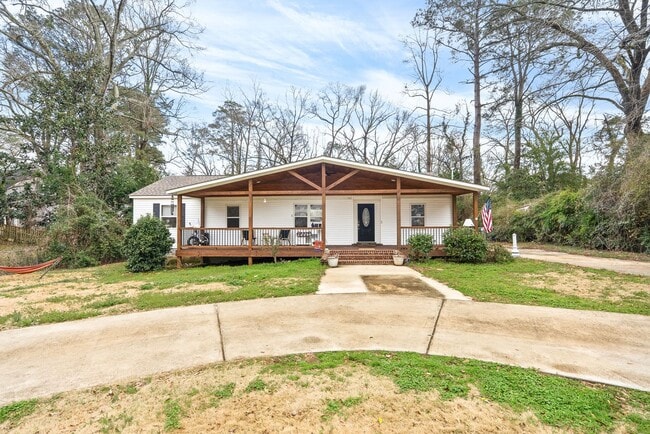 Building Photo - House in Auburn Available NOW!