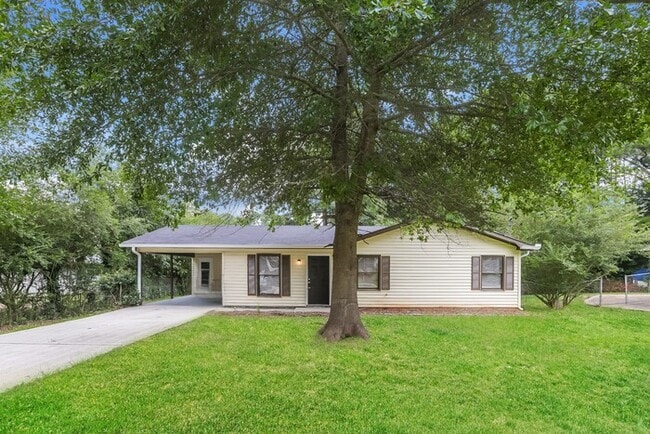 Building Photo - 570 Lakeridge Cir SE