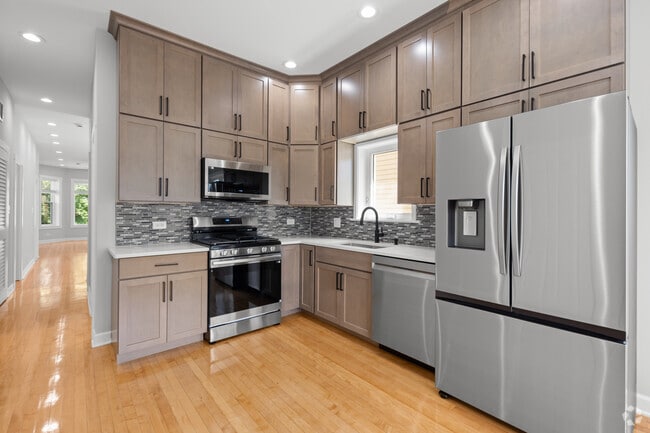 Building Photo - 1535 W School St Unit 2 Rental