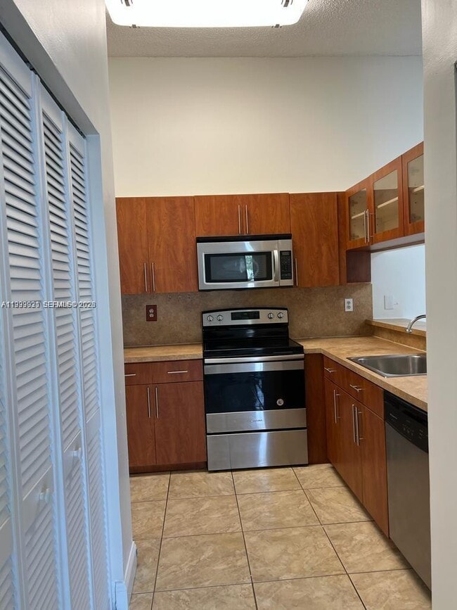 Photo - 18210 Mediterranean Blvd Unit 6-20