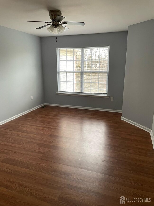 Photo - 301 Pinelli Dr