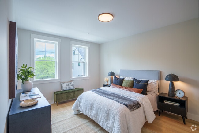 1BR, 1BA - 819SF - Bedroom
